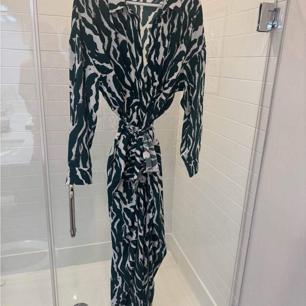 Fashion Nova Green and White Sheath Dress with Dolman Sleeves